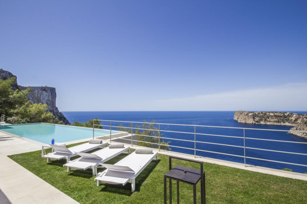 Majestic villa Folies sea front ideal for Holidays in Andratx