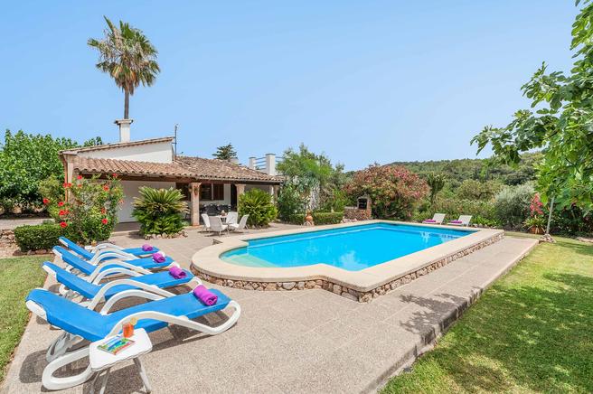 Can Berenguer is a charming and family villa rentals in pollensa