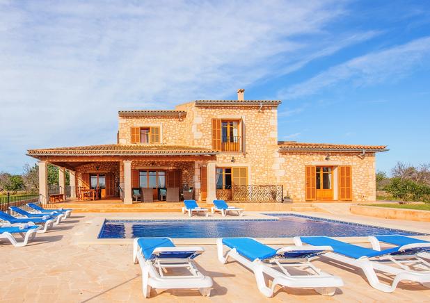 Great country house to rent with fantastic views in Cala dOr, Mallorca