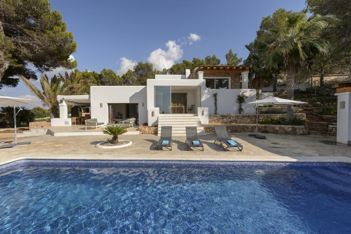 Villa des Bosc is a luxury & comfortable holidays villa in Ibiza